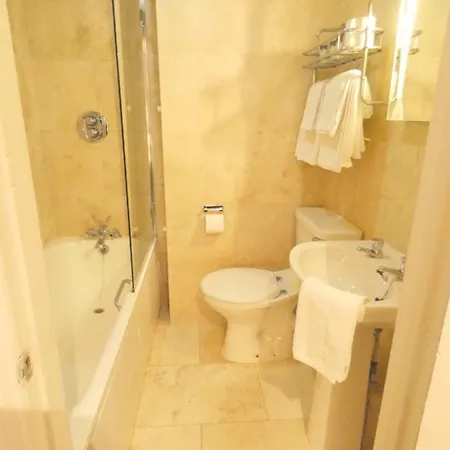 Jackson Court Hotel 2*