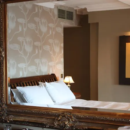 Jackson Court Hotel