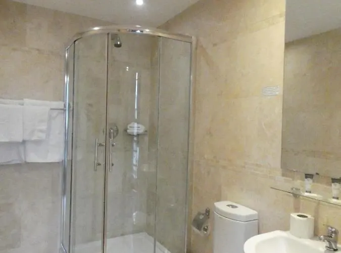 מלון Jackson Court 2*